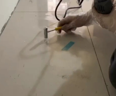 辽源瓷砖开裂维修公司专业分享瓷砖在铺贴前如果没有沥干水分，将会导致以下问题